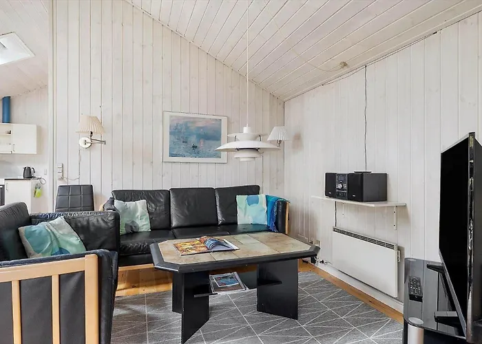 2720-nexo-strandmolleskoven-15 Vester Somarken