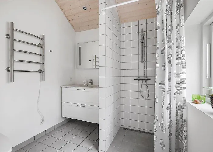 2720-nexo-strandmolleskoven-15 * Vester Somarken